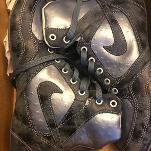 Nike Women’s Greco Mid Premium